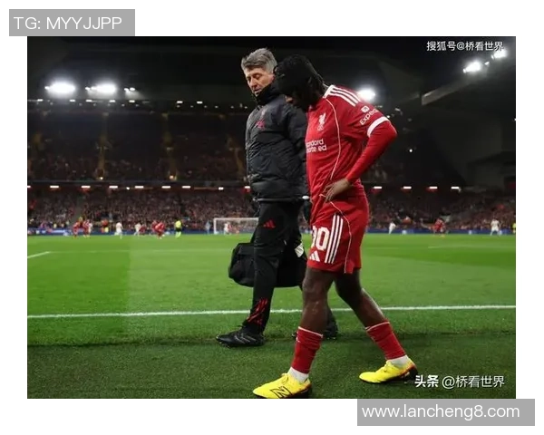 中超焦点战利物浦与巴黎圣日耳曼激战成平红牌事件引发全场热议