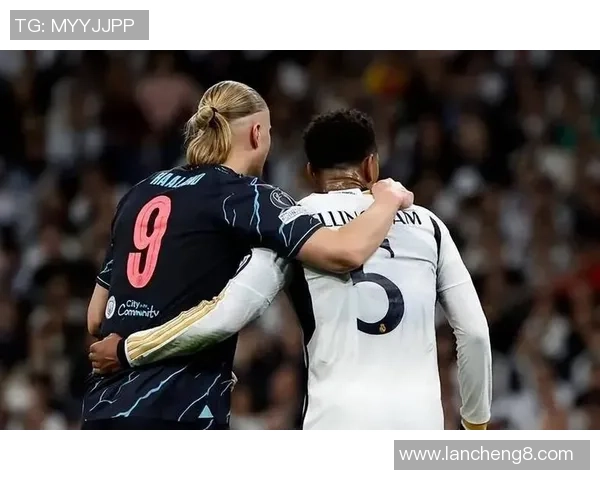 足总杯精彩对决巴黎圣日耳曼与皇马战成平局乌龙球引发全场狂欢