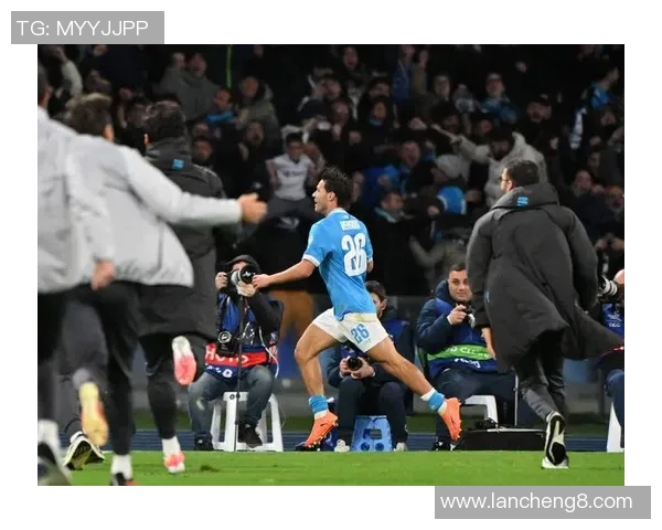 世界杯精彩对决那不勒斯逆转切尔西红牌事件引发全场热议